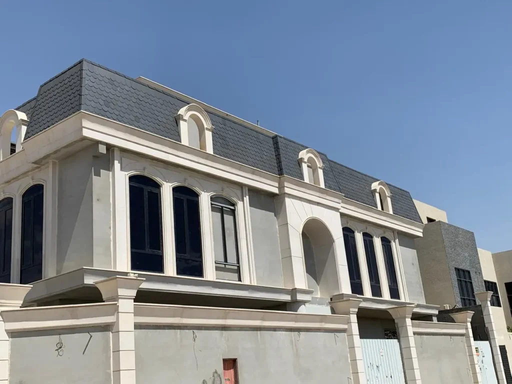 تركيب واجهة فيلا سكنية نيو كلاسيك حجر الرياض وقرميد الحراشف بدقة متناهية