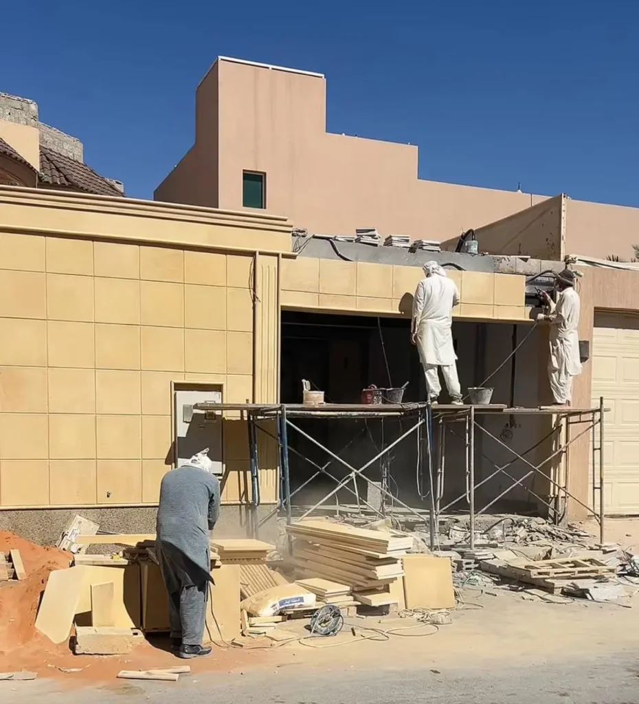 تركيب حجر الرياض بالطريقة الميكانيكية على الجدران